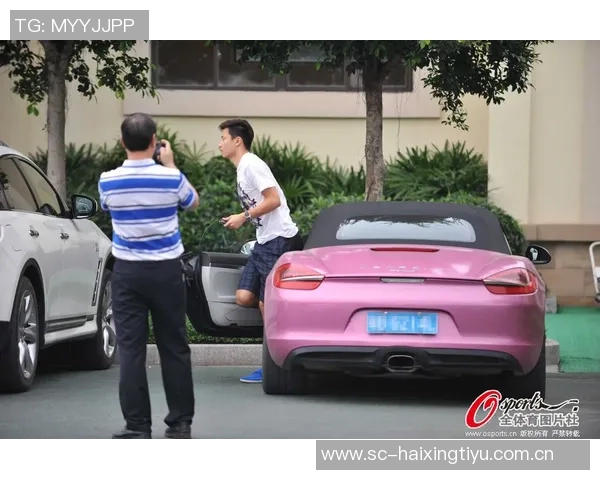 车内放着足球明星的奇妙旅程与精彩瞬间分享 车内放着足球明星的奇妙旅程与精彩瞬间分享