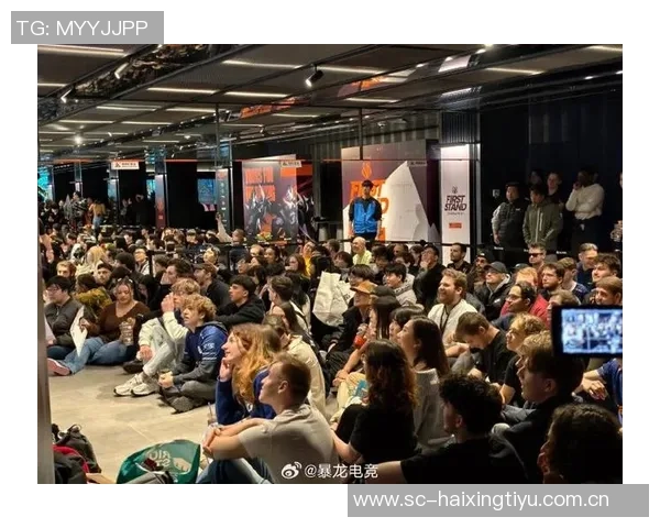足球明星齐聚线下观赛LOL赛事精彩瞬间回顾与互动盛况 足球明星齐聚线下观赛LOL赛事精彩瞬间回顾与互动盛况